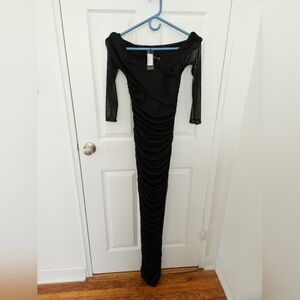 Black off-the-shoulder bodycon maxi dress